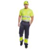 Bojówki Spodnie Ostrzegawcze PORTWEST E049 z kieszenią cargo robocze do pracy ochronne w pas do pasa drogowe dla drogowców mocne dla pracowników ciuchy z odblaskiem odblaskowe granatowe żółte na modelu