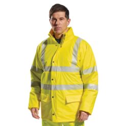 Kurtka Ostrzegawcza PORTWEST S491 wiatrówka sztormówka lekka wodoodporna przeciwdeszczowa z kapturem dla pracowników odzież ochronna bhp sklep system internetowy z odblaskami wysokiej widoczności wiatroszczelna na deszcz dla drogowców pasy odblaskowe kieszenie żółta neonowa na modelu