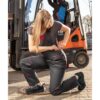 Ogrodniczki robocze damskie NEO TOOLS 80-240 szwedy szwedzkie na szelkach z szelkami odzież ochronna bhp sklep system internetowy ciemnoszare grafitowe różowe bordowe z kieszeniami wygodne na modelce