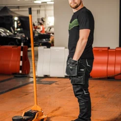 Spodnie robocze NEO TOOLS 81-234 PREMIUM PRO do pracy ochronne wygodne bezpieczne dla pracowników spodnie bhp sklep system internetowy czarne zielone neonowe odzież ochronna do pasa w pas kieszenie workowe worki kieszeniowe bok